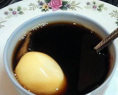 紅糖水煮雞蛋致癌？中老年十月易感謠言盤點